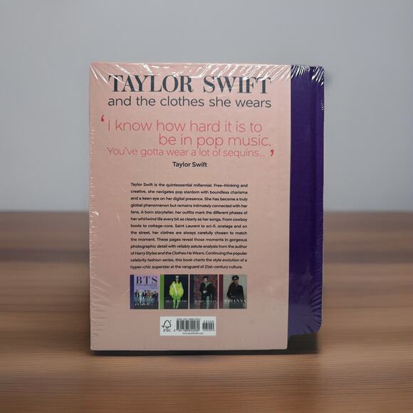 Taylor Swift : And the Clothes She Wears by Terry Newman (2023, Hardcover) NIP - Picture 3 of 4
